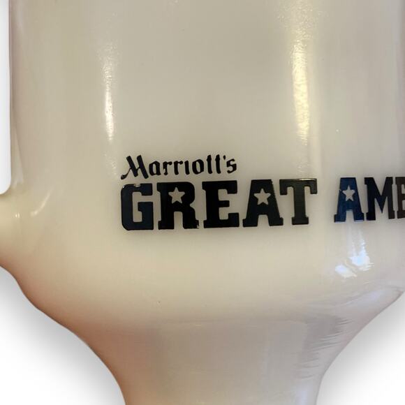 Vintage 1975 White Tweety Bird Mariott Great American Milk Glass Pedestal Mug - Picture 11 of 12